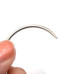A curved, blunt-point needle