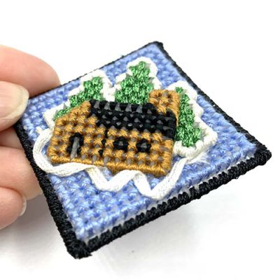 Log Cabin Plastic Canvas Pin