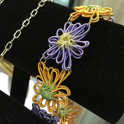 Use metallic bits with the Clover Flower Loom