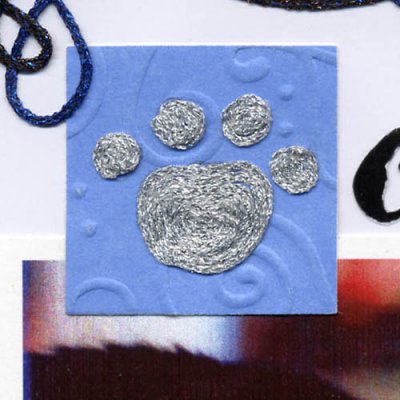 Make paw prints with iron-on thread