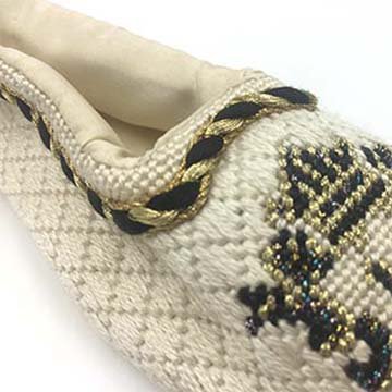 Use Torsade to trim or add a border to a needlepoint design