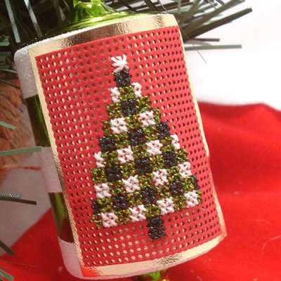 Stitched with Kreinik threadsCross-Stitch Christmas Cracker
